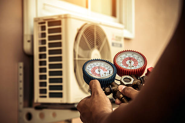 Professional Hvac Installation technician working in Edelstein, IL
